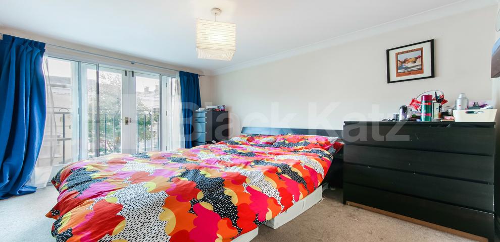 			UNDER OFFER , 2 Bedroom, 1 bath, 1 reception Apartment			 Draymans Court, Stockwell Green